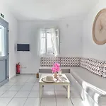 Cleopatra Seaside Homes, Logaras, Paros * Piso Livadi