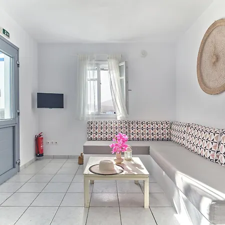 Cleopatra Seaside Homes, Logaras, Paros * Piso Livadi